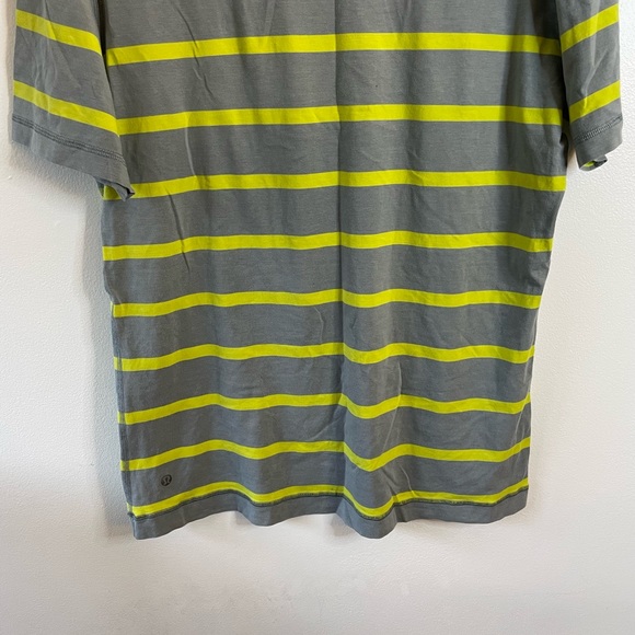 Lululemon Mens 5 Year Basic Short Sleeve Medium Core Grey Split Pea Green Stripe - Picture 10 of 10